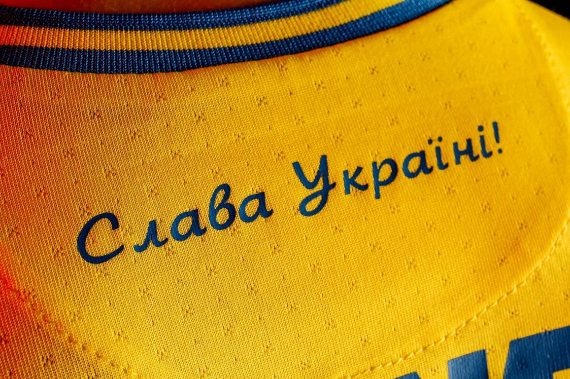 УЕФА потребовал убрать “политические” надписи с формы сборной Украины