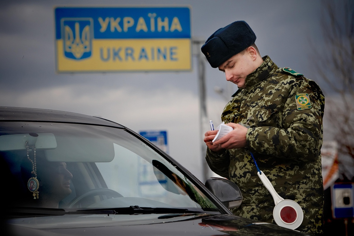 Украина считает, что вакцинация “Спутником V” – не основание для въезда в страну