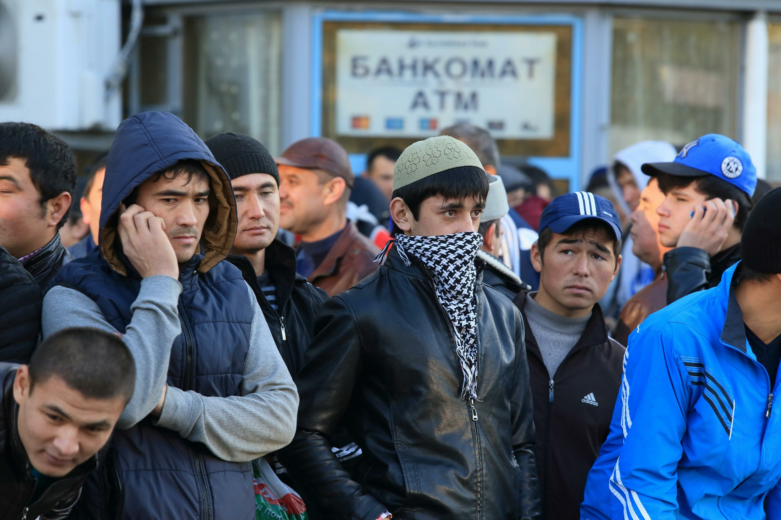Временное пребывание мигрантов в России продлили до 30 сентября