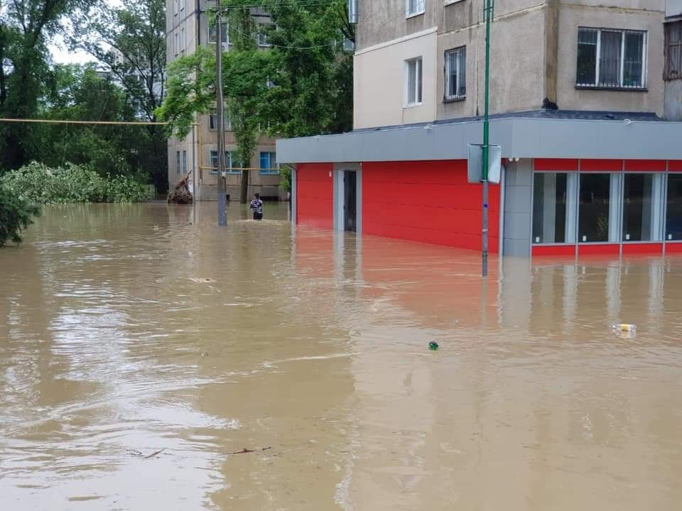 «Прямо кино!»: очевидцы делятся видео потопа в Крыму