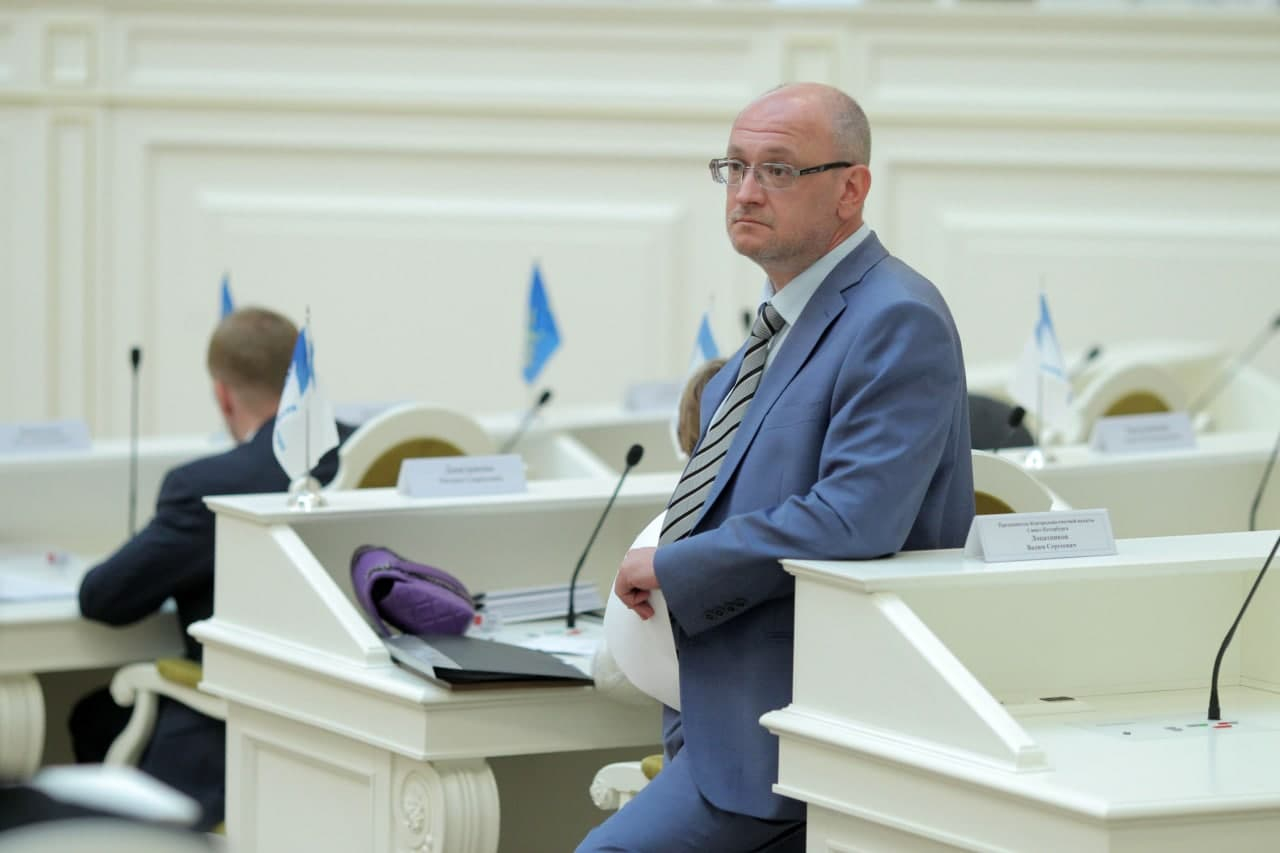 Депутат заксобрания Петербурга Резник задержан в качестве подозреваемого