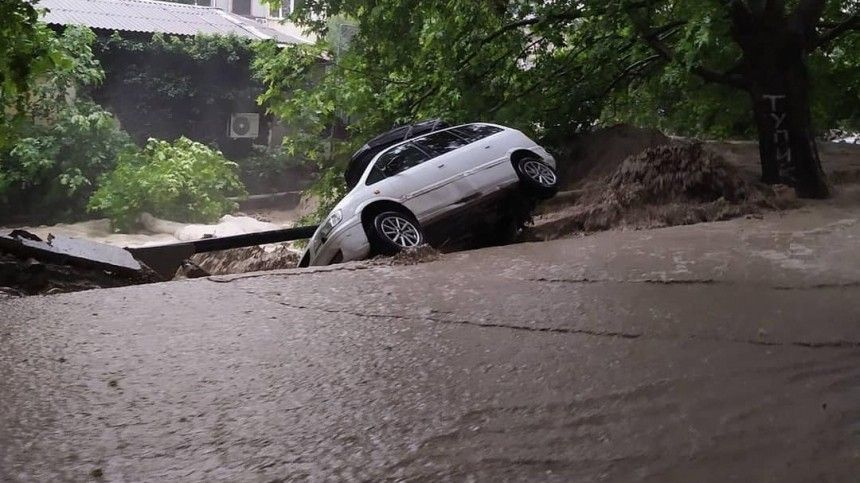 «Проблема с водой в Крыму точно решена»: главное о ситуации с наводнением в Ялте