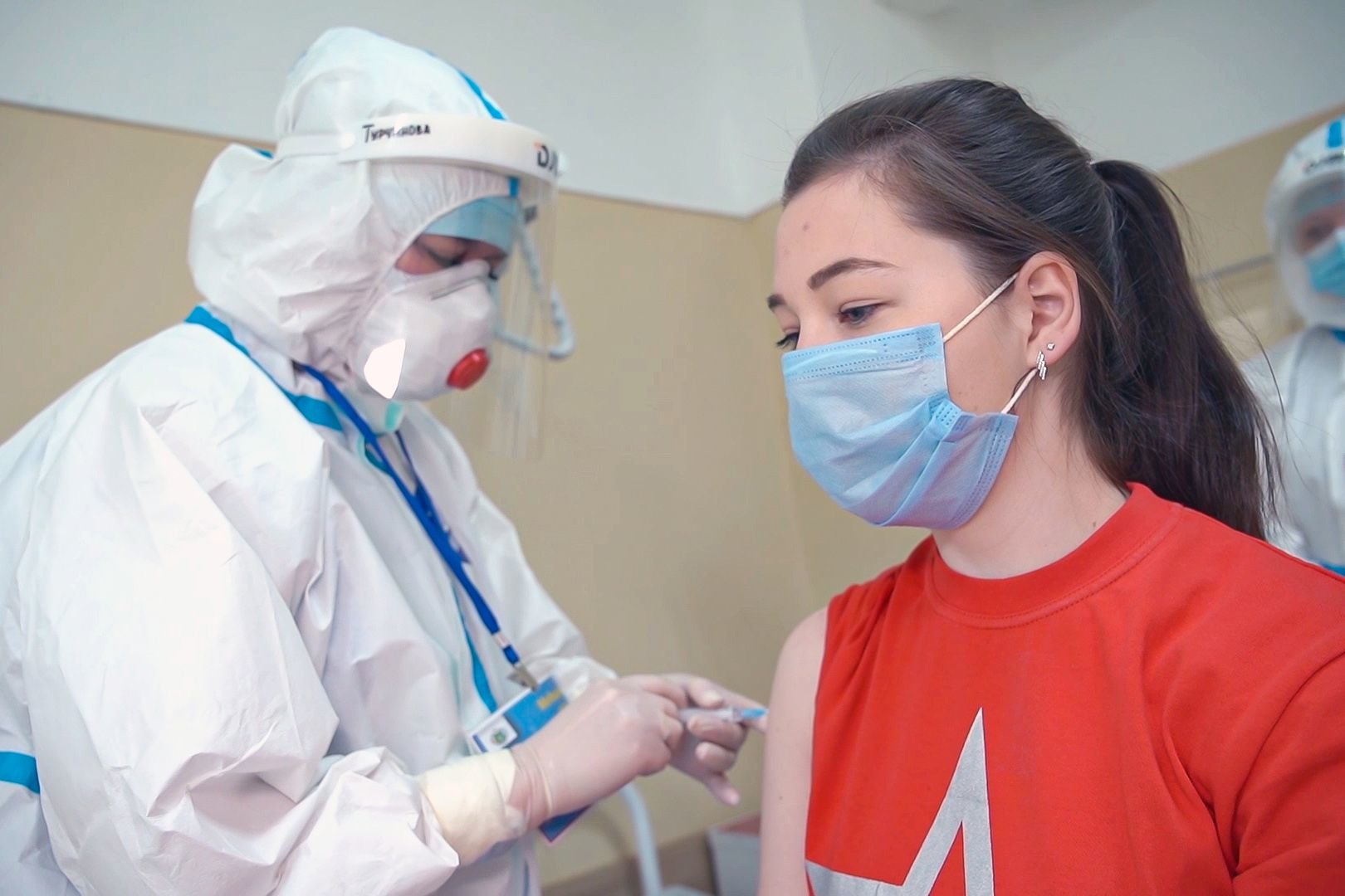 В начале июля начнется исследование вакцины от коронавируса среди подростков