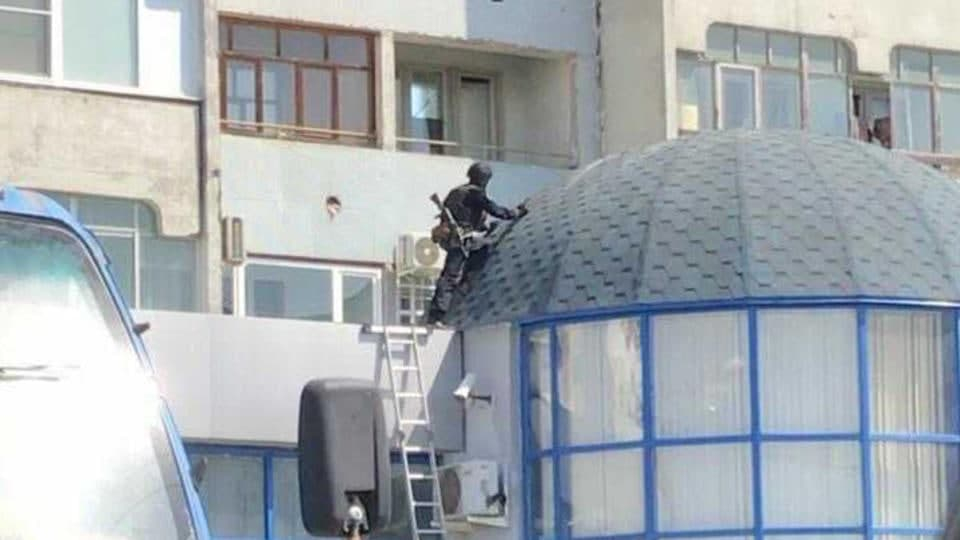 В Казани мужчина угрожает взорвать квартиру