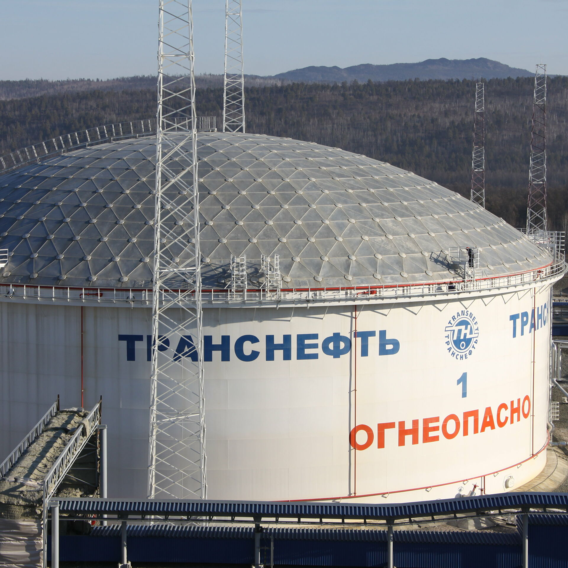 «Роснефть» слила «грязную» нефть в систему трубопроводов «Транснефти»