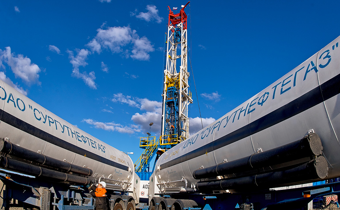 За отказ прививаться «Сургутнефть» грозит своим сотрудникам уголовной ответственностью 