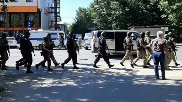 В Тюмени задержан преступник, удерживавший трех заложников в Сбербанке