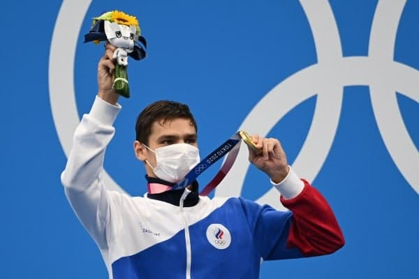 Россиянин Рылов выиграл золото ОИ-2020 в плавании на спине