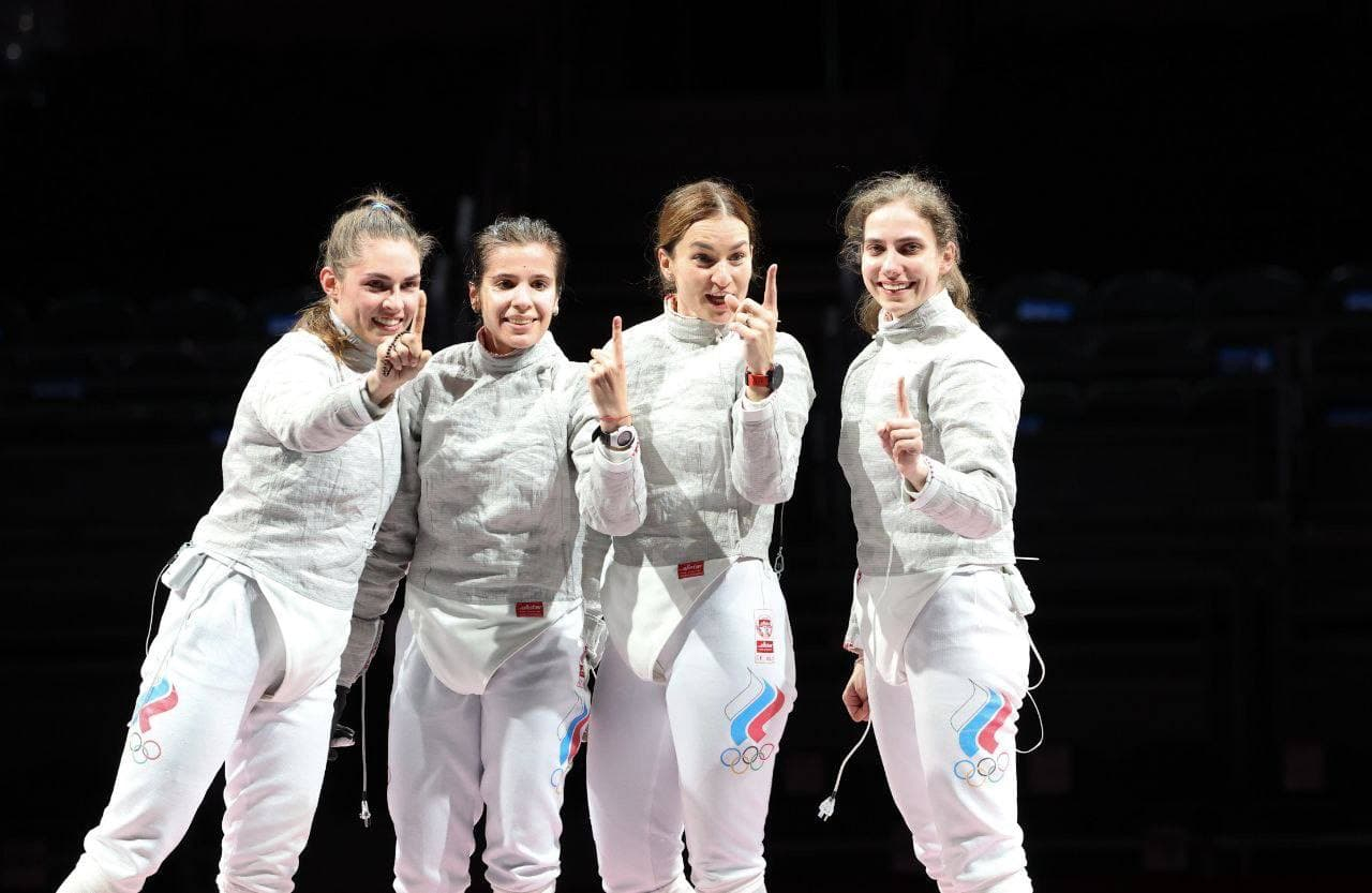 Российские саблисты выиграли золото в командном турнире ОИ-2020