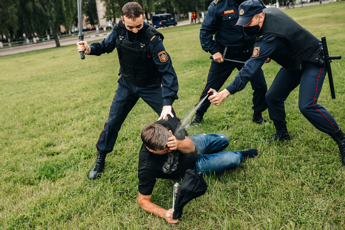 Годовщина ужаса и травмы: Как изменилась жизнь белорусов спустя год после протестов