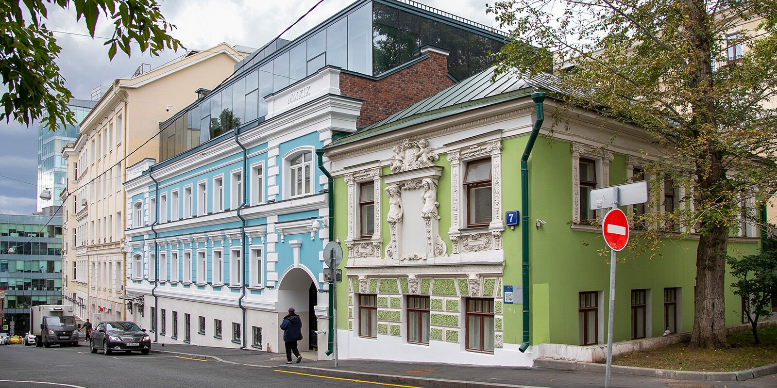 Олег Леонов добился спасения шести исторических зданий в центре Москвы