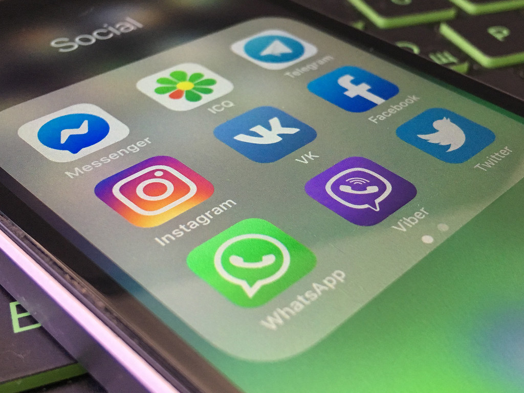 Facebook и Twitter повторно оштрафовали за отказ локализовать базы данных россиян