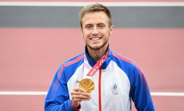 Российский легкоатлет установил мировой рекорд и выиграл золото Паралимпиады