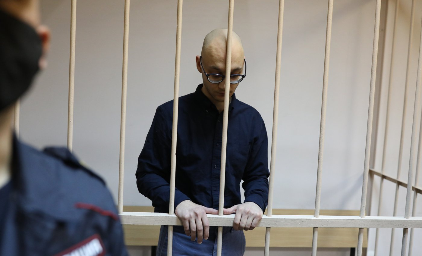Суд приговорил художника Першина к 3 годам колонии за нападение на сотрудника ОМОНа
