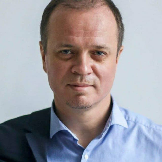 Адвокат Иван Павлов покинул Россию