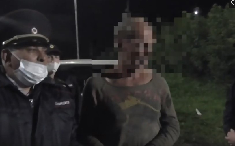 Видео следственных действий с обвиняемым в убийстве девочек в Киселевске