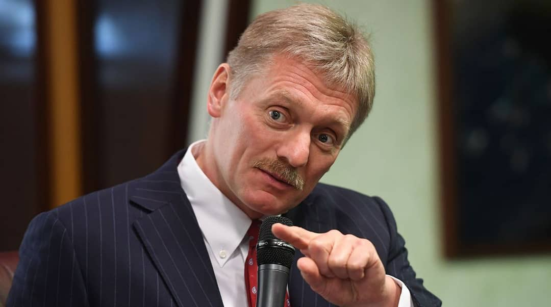 Дмитрий Песков назвал «кощунством» обсуждать версию Readovka об обстоятельствах гибели главы МЧС