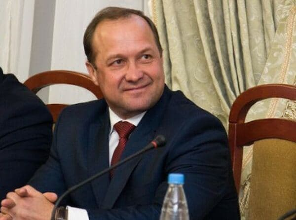 Тюменский чиновник, виновный в ущербе на 2,3 миллиарда рублей, избежал наказания