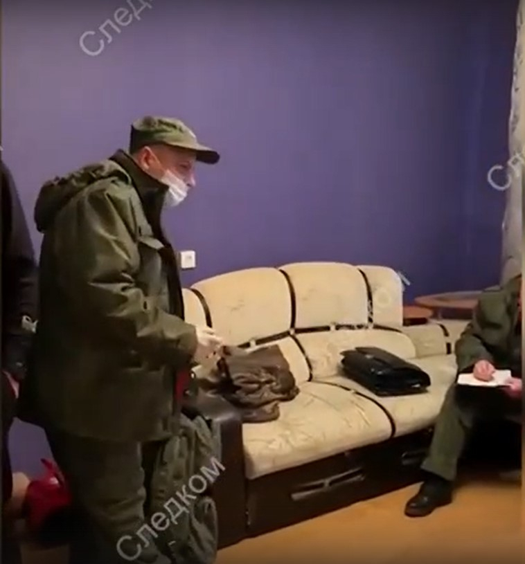 Видео из квартиры подозреваемого в убийстве женщины и 2 детей в Кировграде