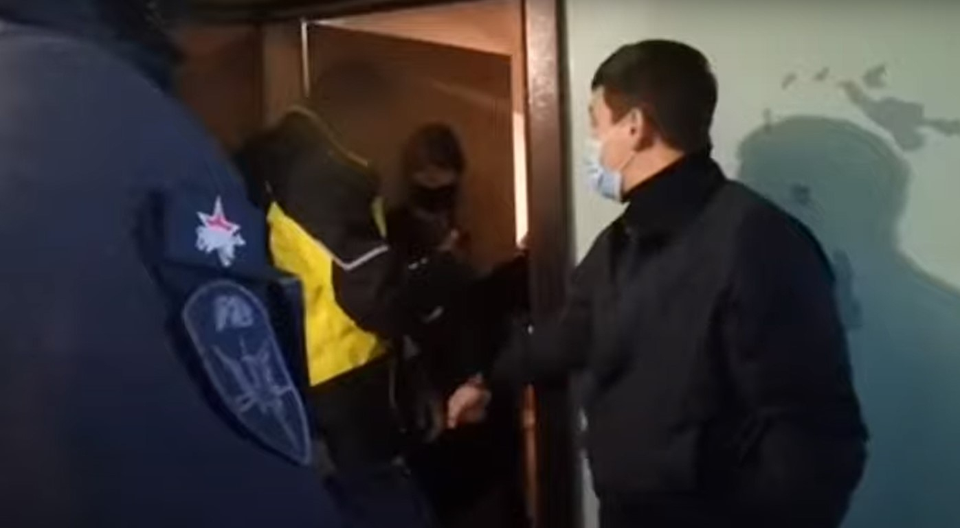 В Иркутской области за махинации с жильем для сирот задержаны два чиновника Минимущества