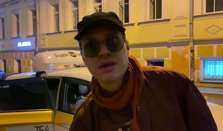 Таксист Яндекса отказался везти пьяного Гогена Солнцева за то, что он русский