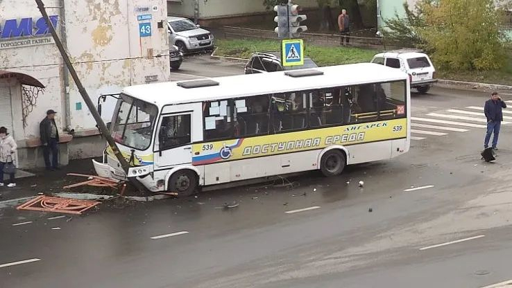 В результате ДТП в Ангарске пострадали 14 человек