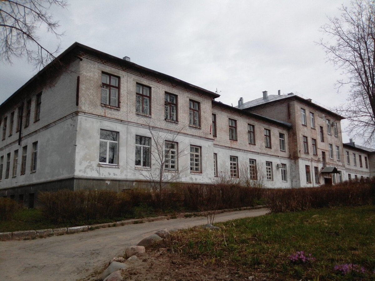 Пациенты психлечебницы больные туберкулезом, которых распустили из удмуртской больницы, пристают к детям 