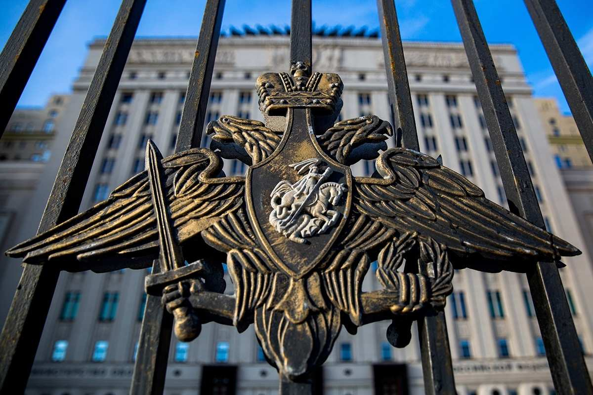 Бывший замначальника отдела Минобороны получил пять лет колонии за взятки