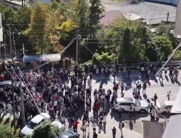 Под давлением жителей власти Сочи отказались от планов ввести одностороннее движение на трассе, где Майбах Собчак устроил смертельное ДТП