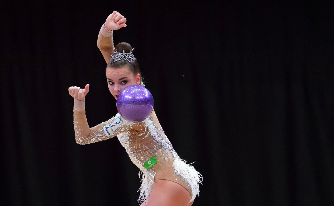 Дина Аверина выиграла золото чемпионата мира в упражнениях с мячом