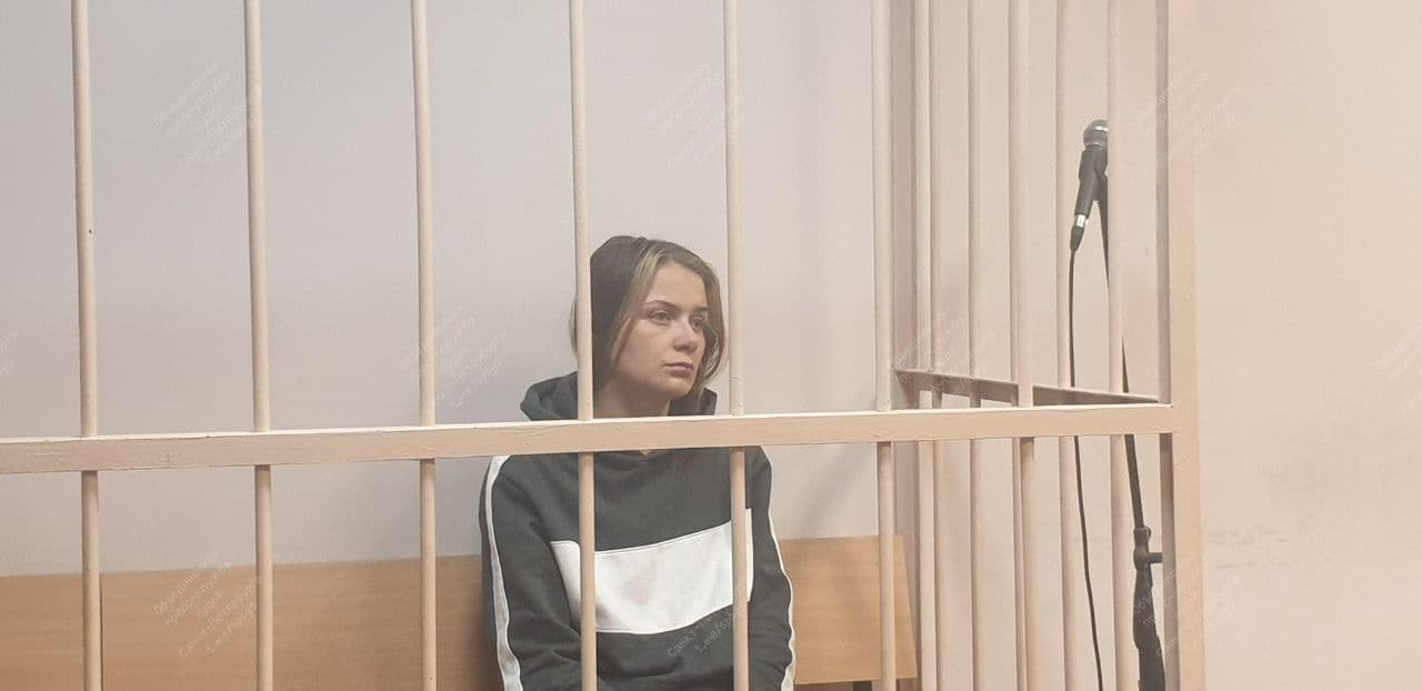Петербургский суд отказал в избрании меры пресечения для инстаграмщицы, задравшей юбку перед Исаакиевским собором