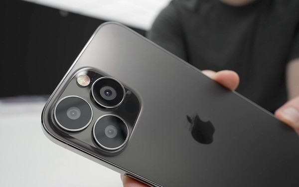 Дефицит новых iPhone в России достиг 70-80%