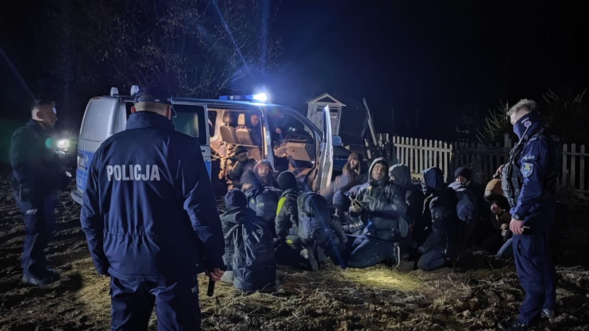 Две группы мигрантов прорвались на территорию Польши