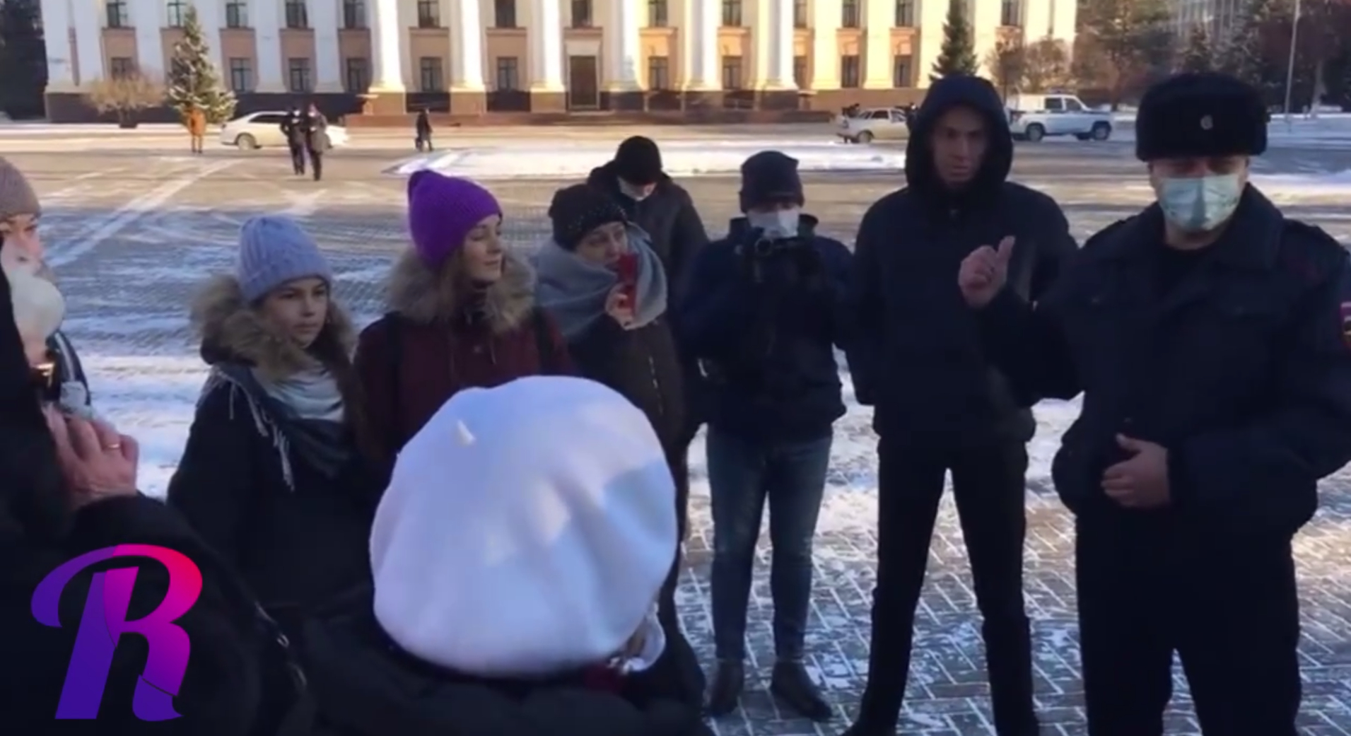 Протесты против введения QR-кодов в России продолжаются