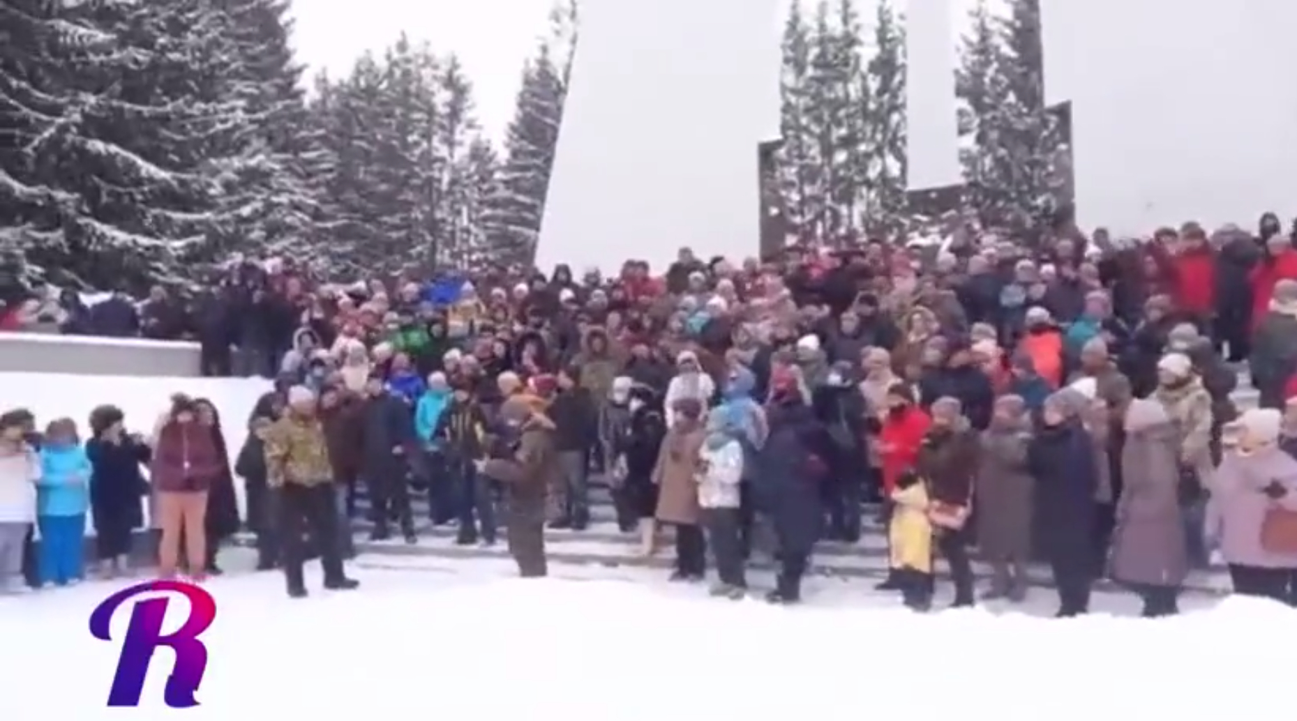 В российских городах продолжаются митинги против принудительной вакцинации и QR-кодов