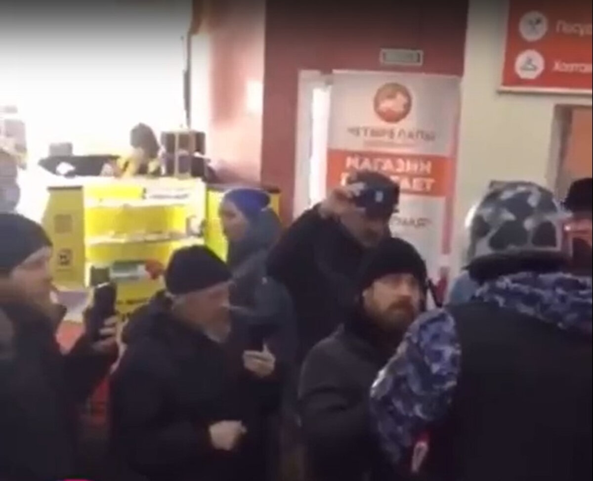 В Екатеринбурге двух противников QR-кодов арестовали на 12 суток