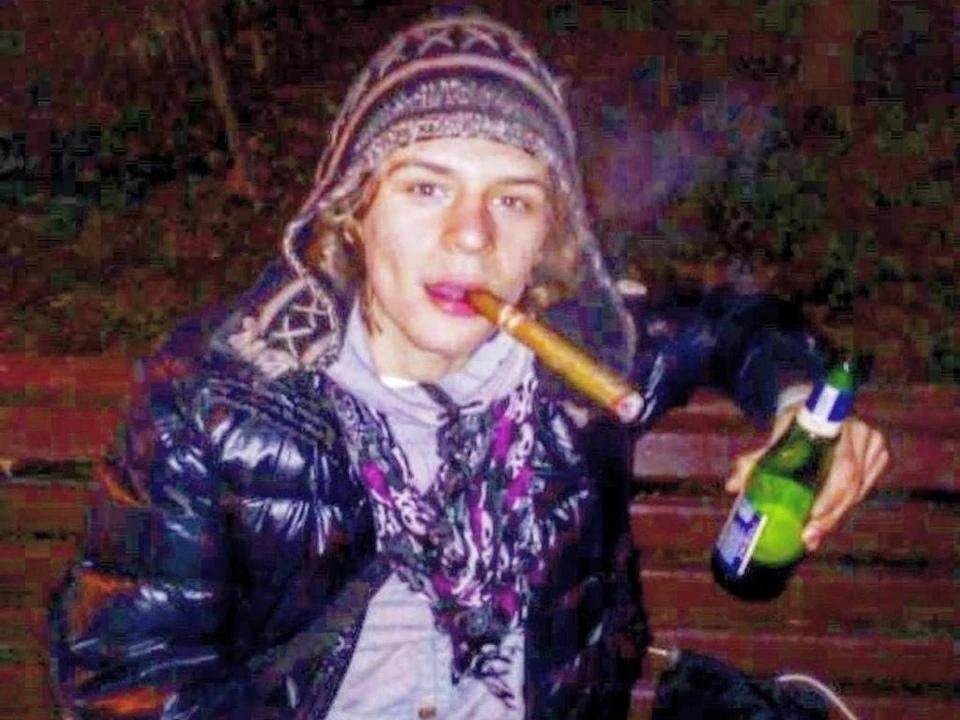 19-летнего блогера, осквернившего фото ветерана в Москве, задержали в Питере