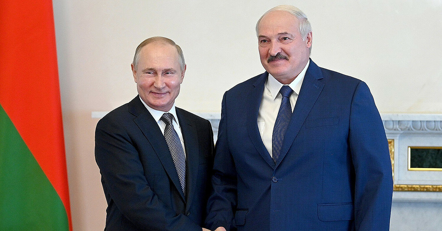 Лукашенко попросил Путина вернуть в Беларусь ядерное оружие