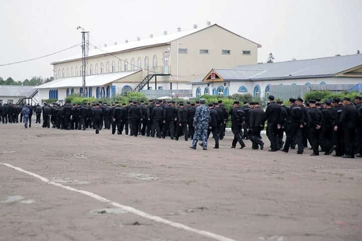 Суд арестовал экс-начальника ангарской ИК-15 по обвинению в получении взятки