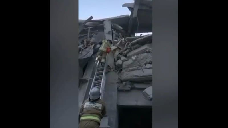 В Туве рухнуло здание бывшего комбината 