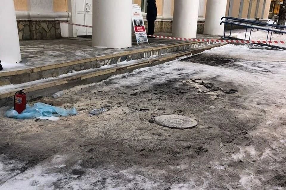 В Уфе возле больницы загорелась пенсионерка