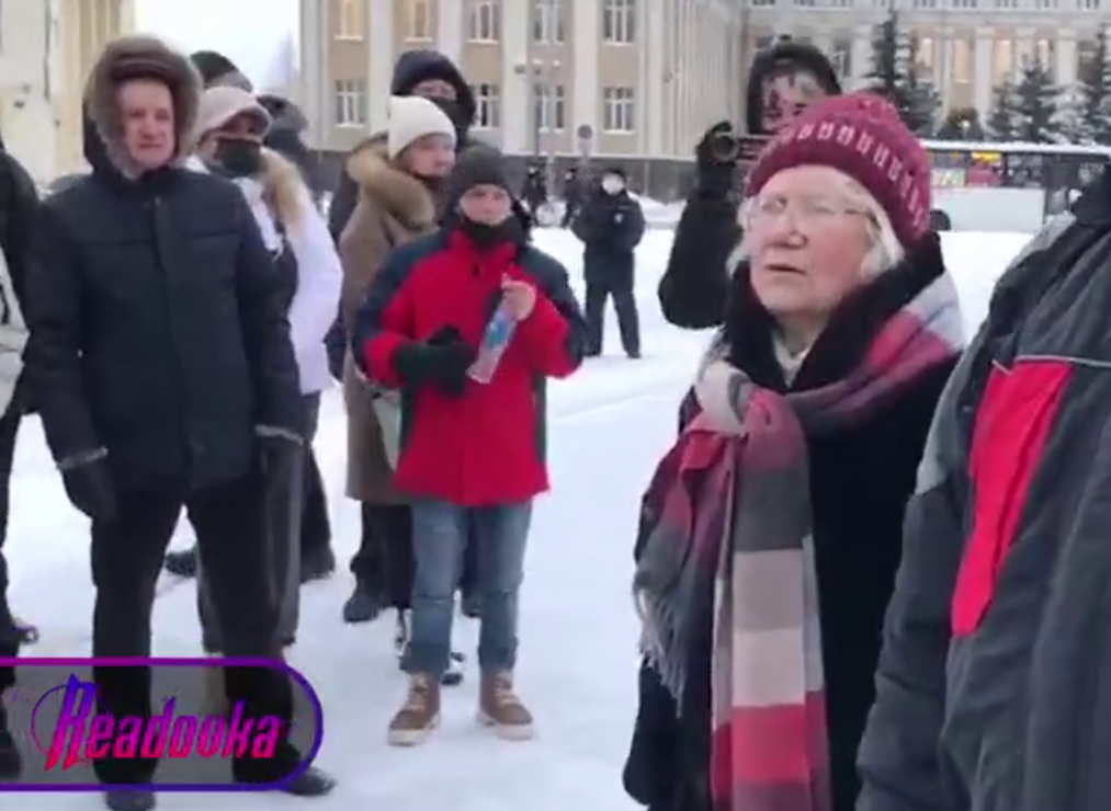 Противники QR-кодов провели шествие в центре Архангельска