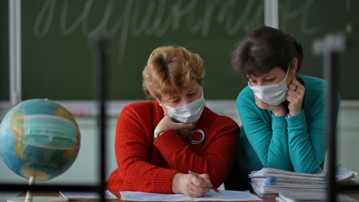 В Челябинской области отстранили от работы более 900 работников образования из-за отказа вакцинироваться
