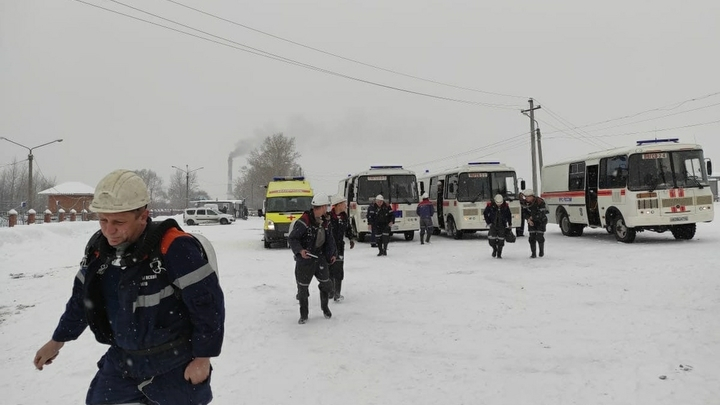 В экстренных службах объяснили аварию на шахте со 139 горняками в Кузбассе