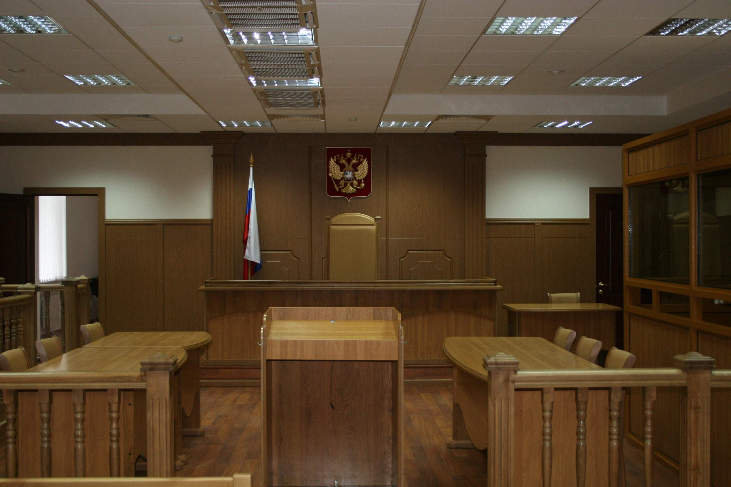 Суд в Удмуртии арестовал мужчину, чей 12-летний сын напал с ножом на врача