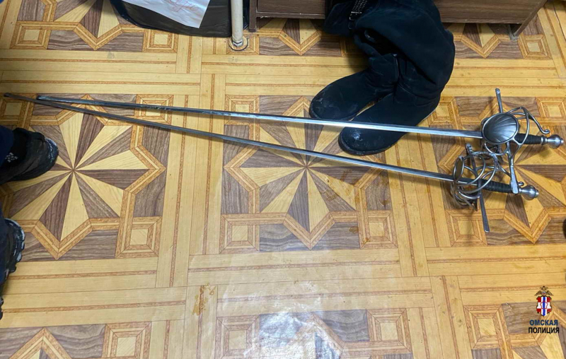 Омич воткнул другу в голову рапиру
