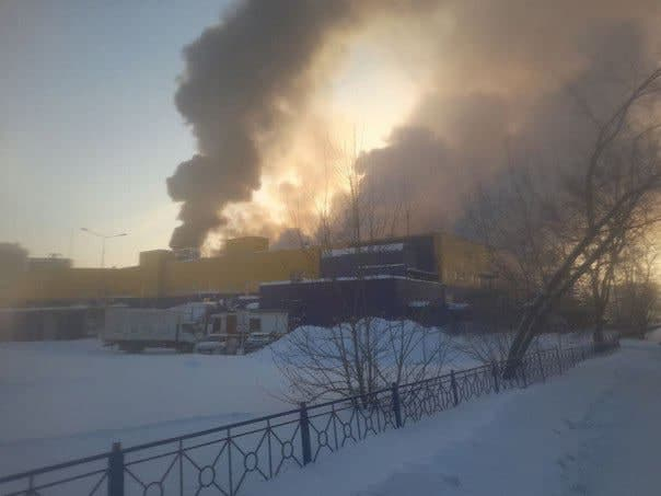 Площадь пожара в томском гипермаркете «Лента» увеличилась до четырех тысяч квадратных метров