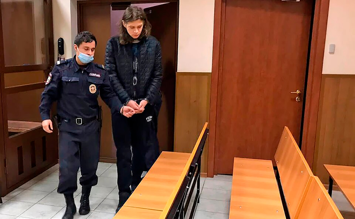 Блогеру, помочившемуся на стенд с биографией ветерана, дали четыре года