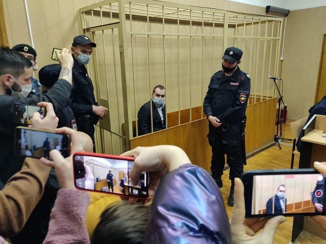Суд освободил блогера Хованского из СИЗО