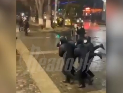 В Казахстане начались массовые задержания протестующих